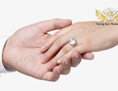 Chọn Nhẫn Nữ Hợp Với Tay
